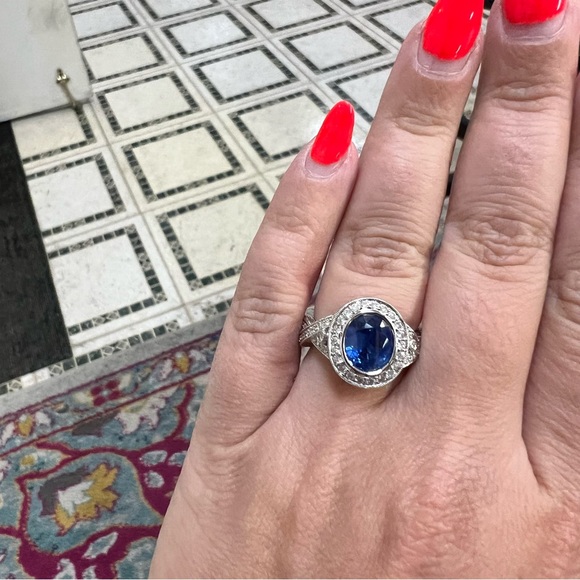 18k White Gold Diamond & Sapphire Ring - Picture 5 of 7